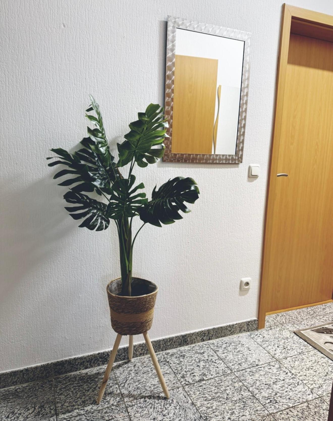 Zentrale Grosse Vollausgestattete Wohnung Fuer Alle Zwecke Perfekt Geeignet فيتن المظهر الخارجي الصورة